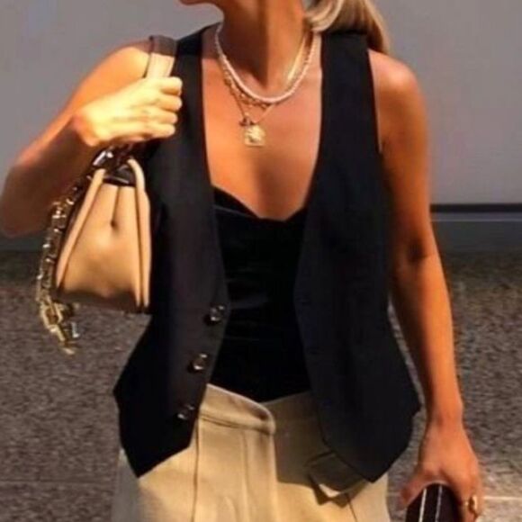 Black sleeveless vest - Picture 3 of 8